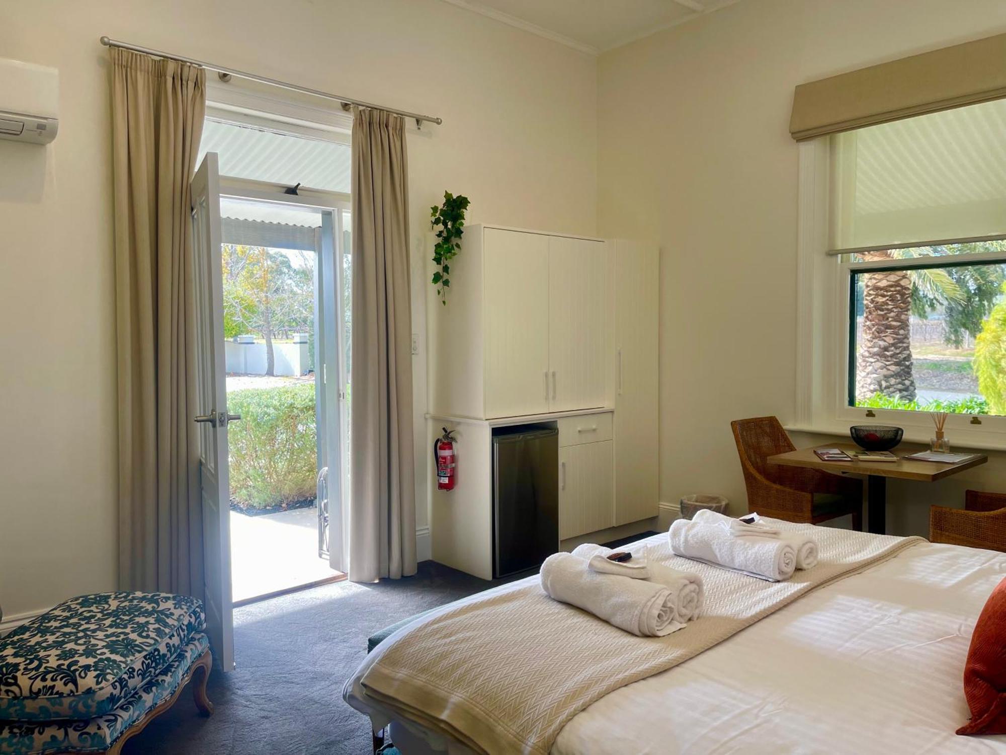 タナンダ Pirathon Country Estate Bed & Breakfast エクステリア 写真